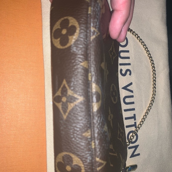 Authentic LOUIS VUITTON Monogram Mini Pochette Bag - Picture 5 of 10